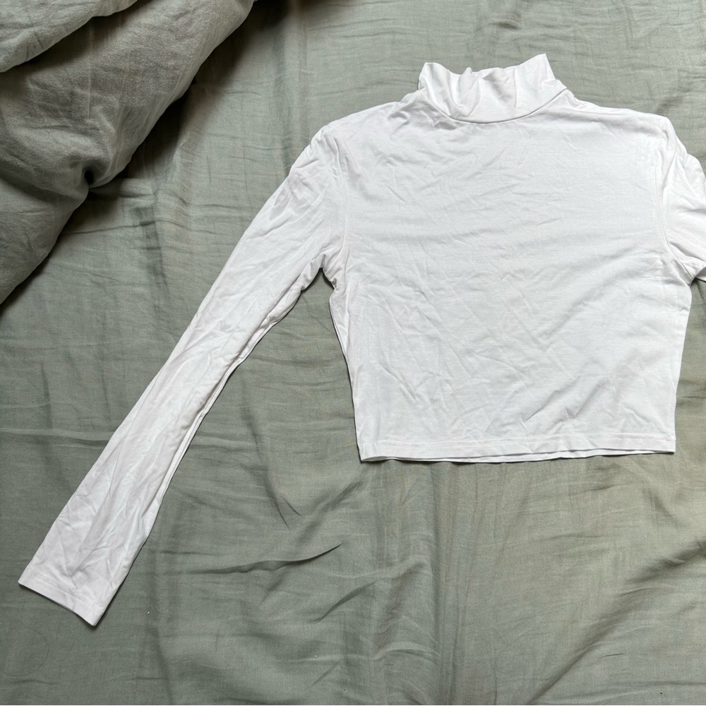 White long-sleeve cropped turtleneck